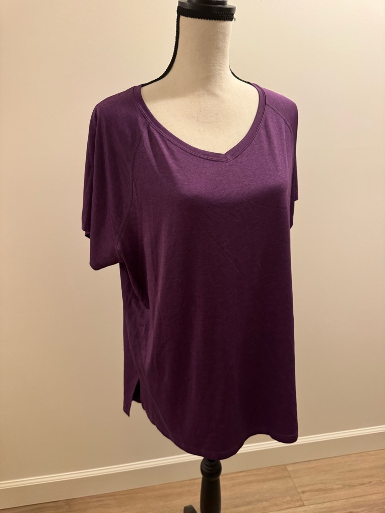 Women’s Short Sleeve V-Neck Top In Purple